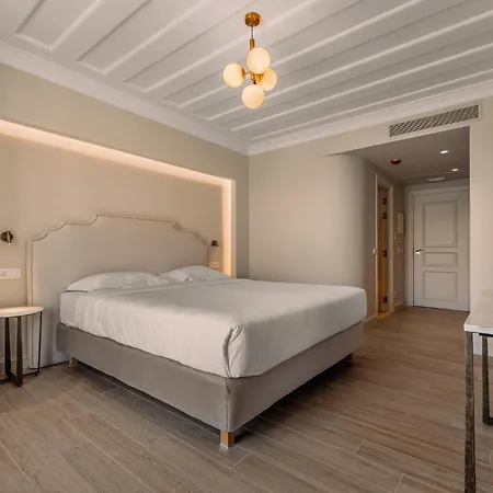 Royal 3* Nydri (Lefkada)